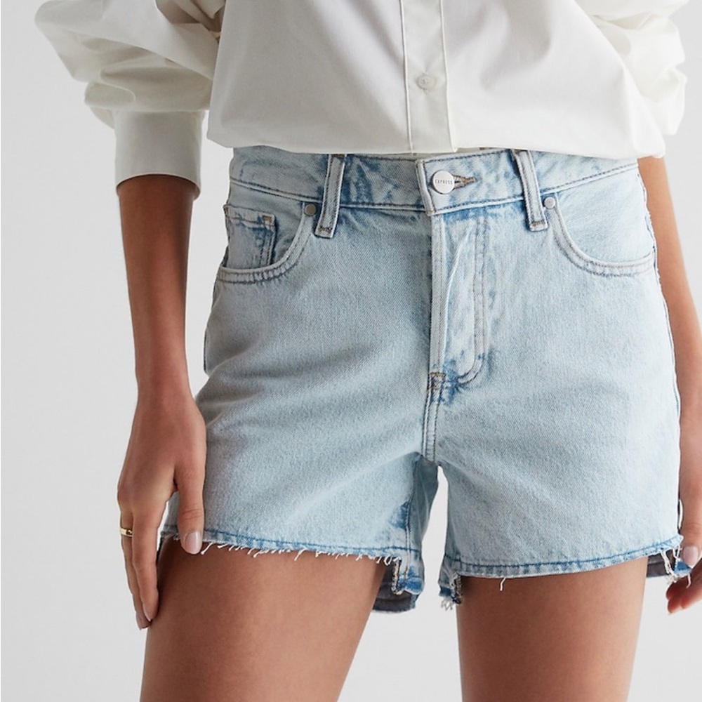 Express NWT Mid Rise Jean Shorts